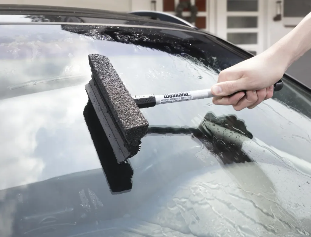 Windshield washer - windshield squeegee