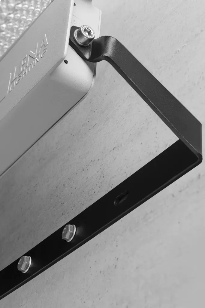 LED floodlight Quest 144W, 4000K, 17300lm, IP66