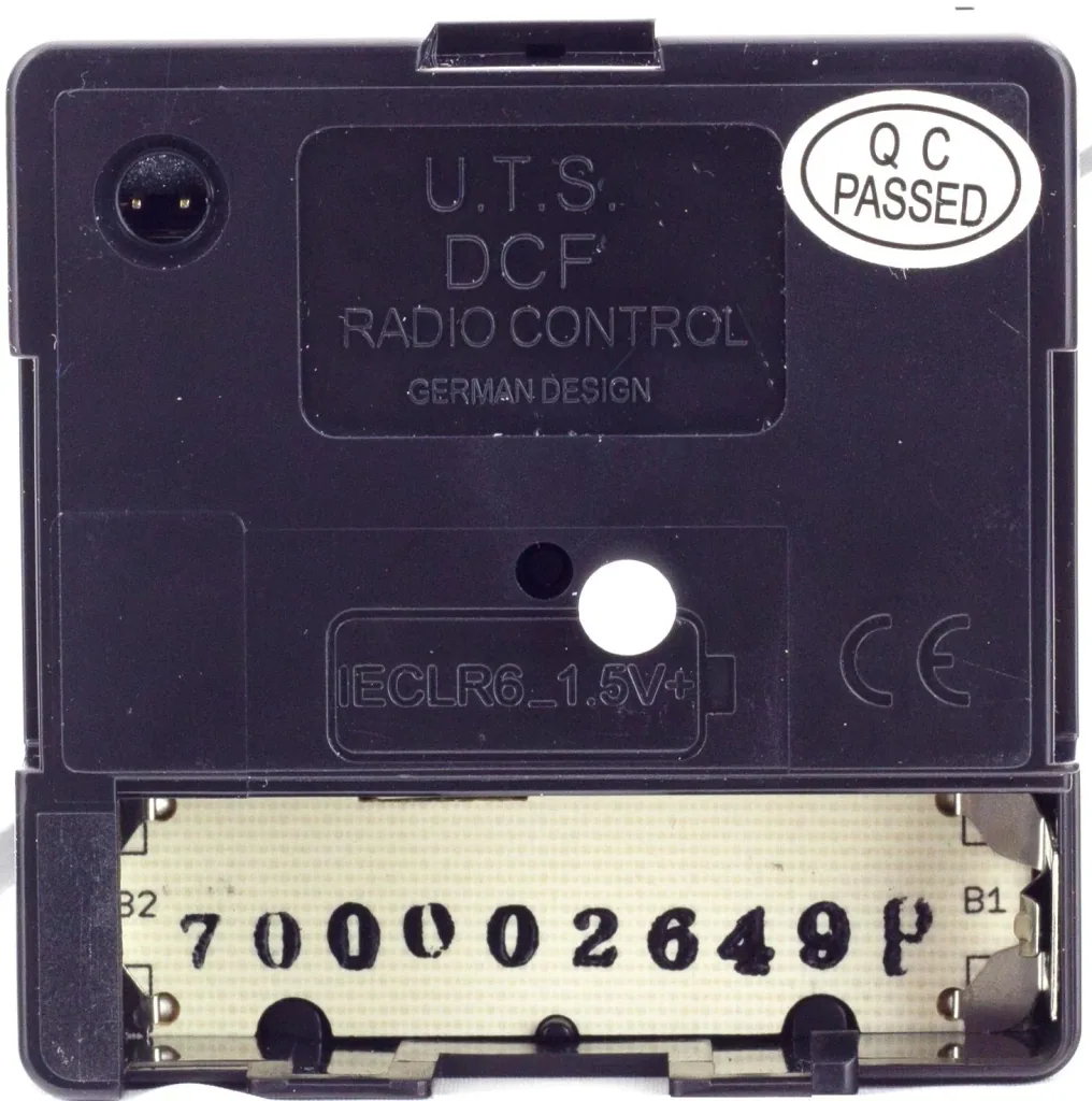 Fully automatic radio-controlled clockwork with 2 motors