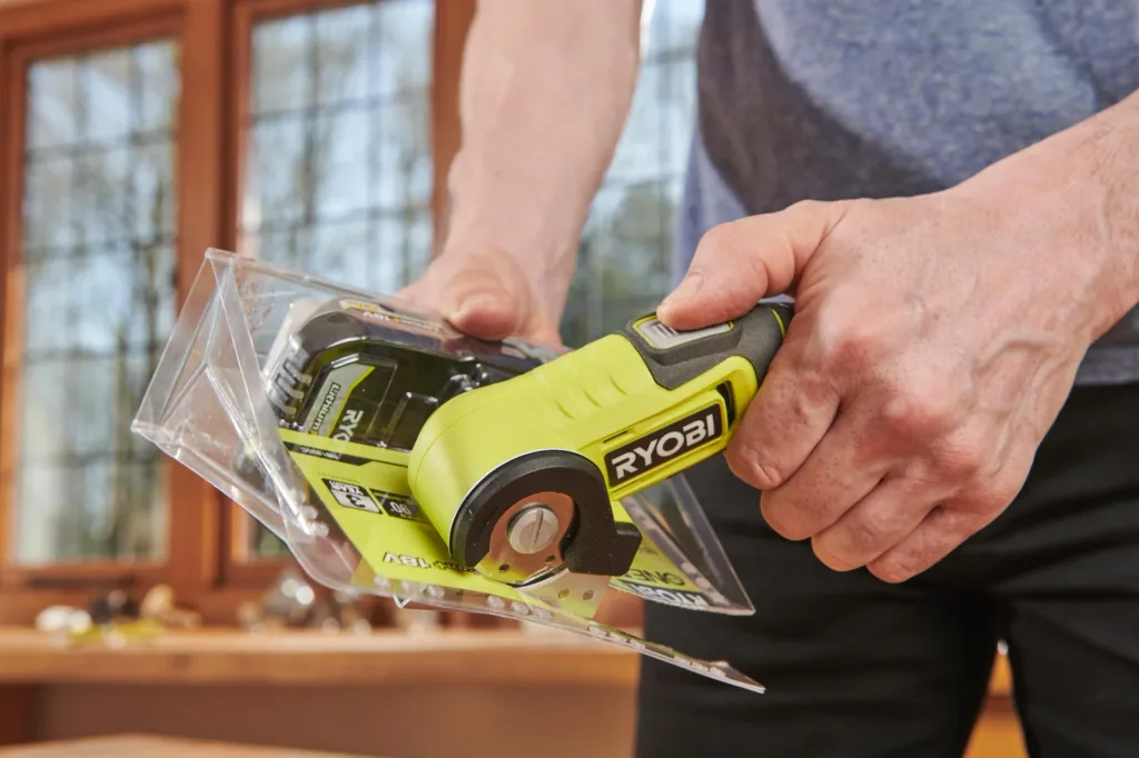 Cordless cutter 4V USB including 4V 2.0 Ah battery and USB-C charging cable