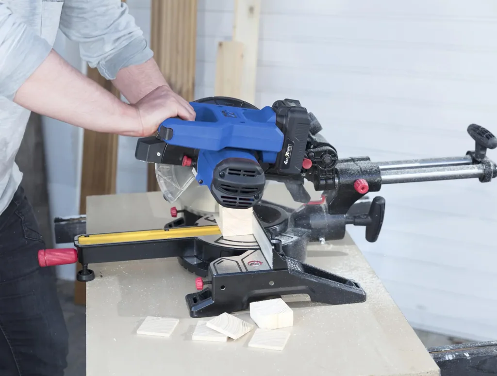 Cordless sliding miter saw 18 Volt Li-Ion AZKGS18 (without battery and charger)