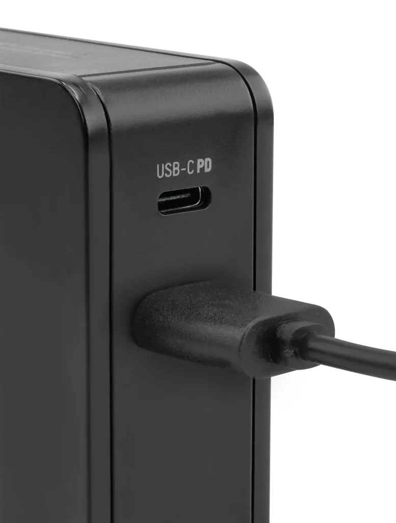 USB charger USB-A and USB-C with 45 watts
