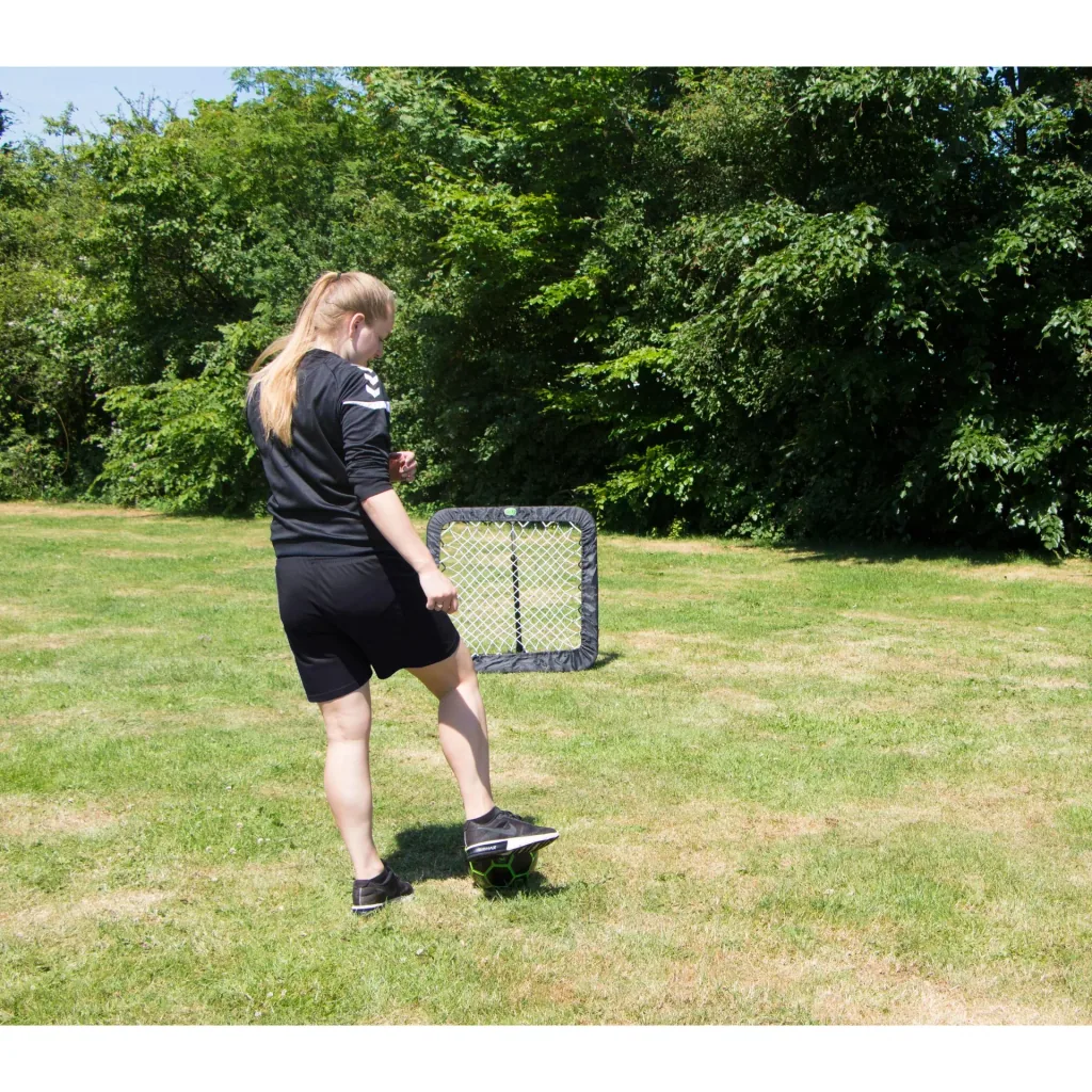 Soccer rebounder 90