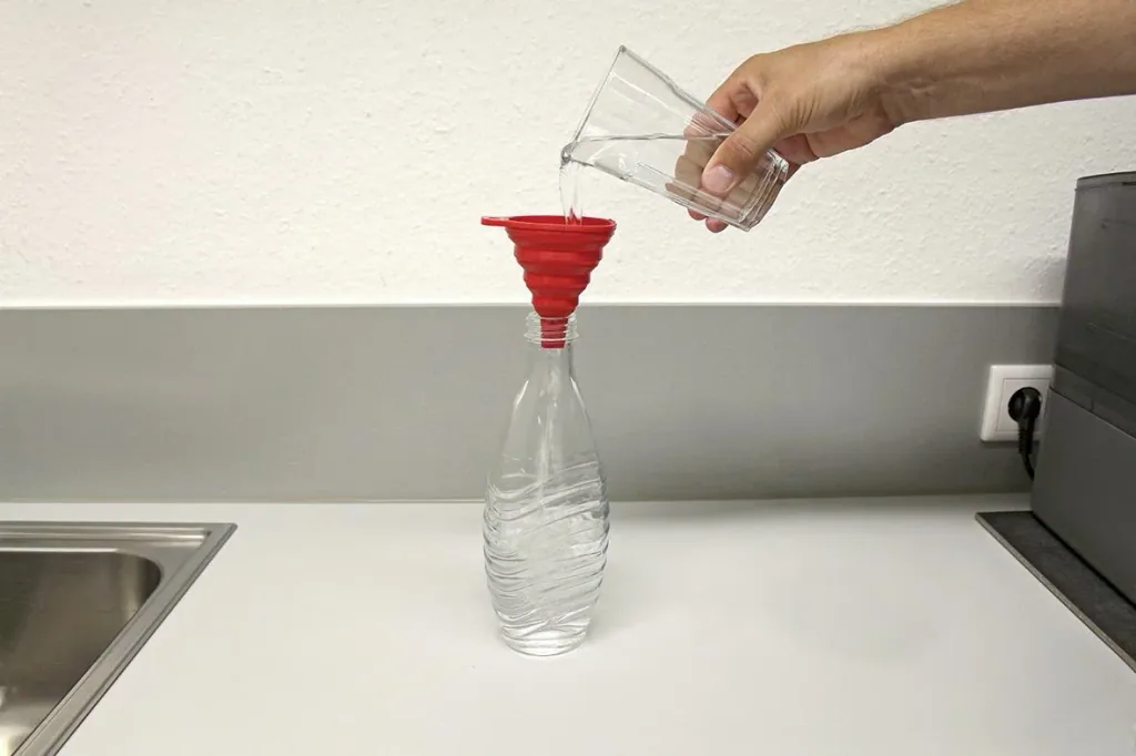 Foldable silicone funnel
