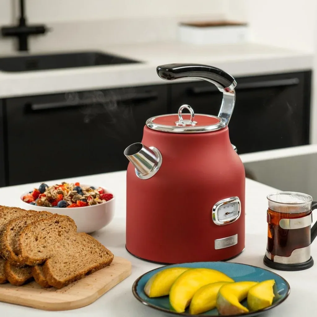 Retro Kettle - 1.7 Liters - Red