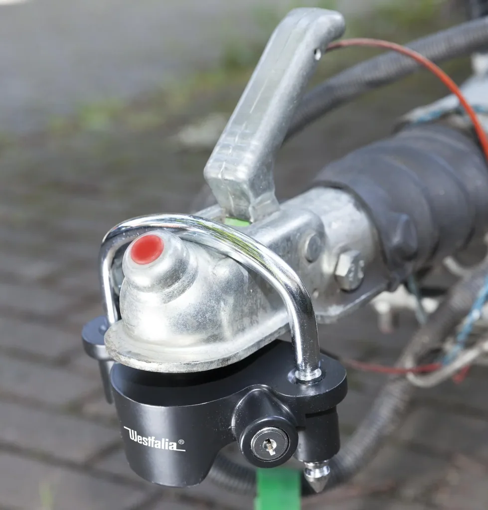 Anti-theft device for trailers