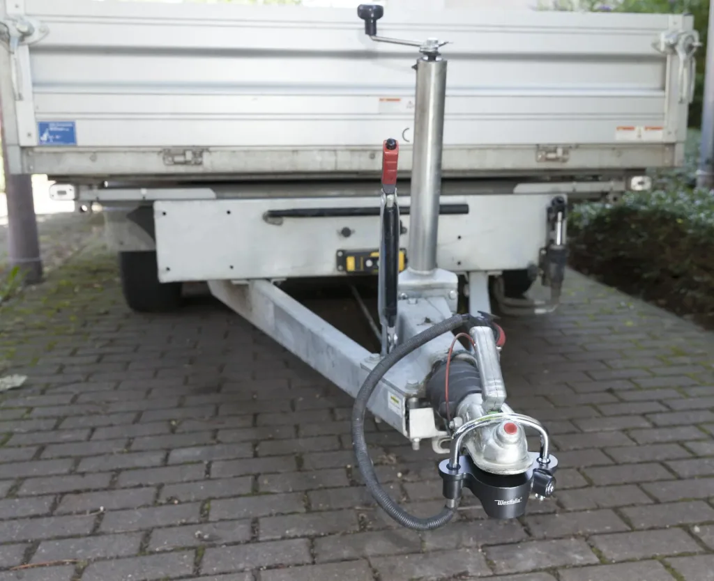 Anti-theft device for trailers