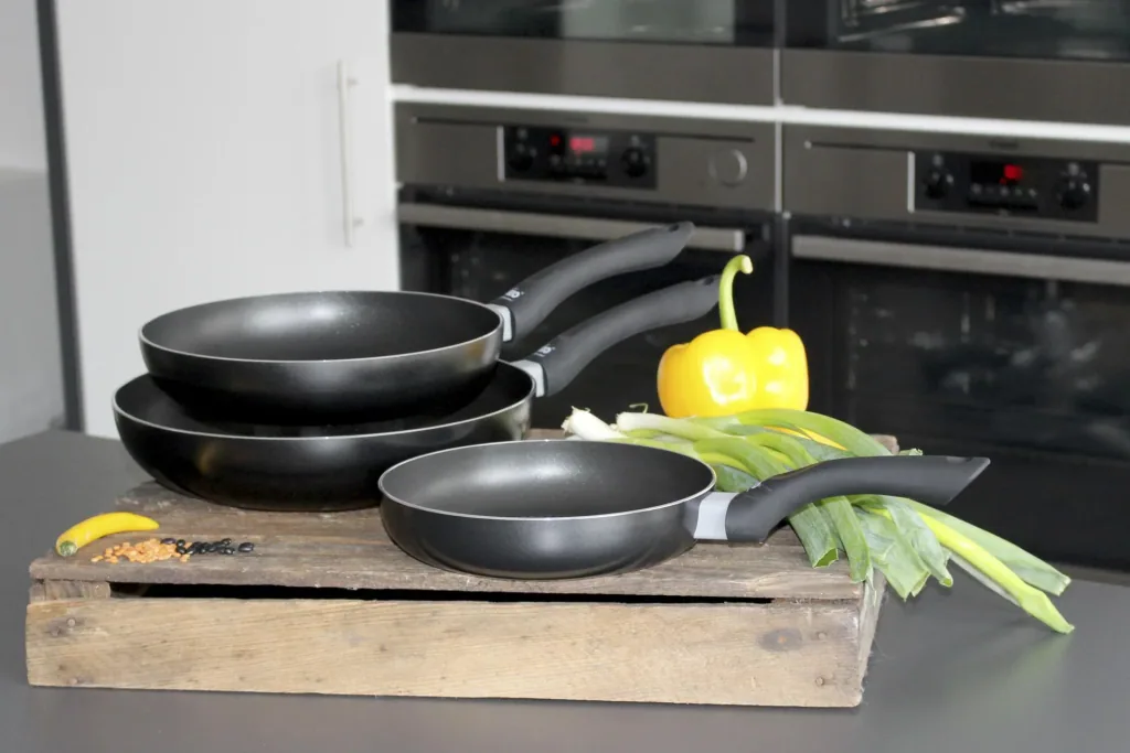 Aluminum pan set Smart Life 3-piece - Ø 20 cm / 24 cm / 28 cm - oil dosing system!