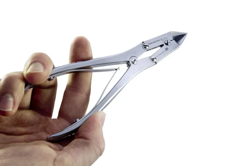 Corner pliers with double gear ratio including case and nail files