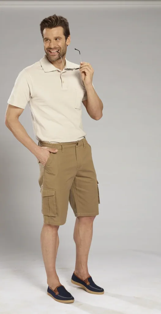 Cargo shorts with elastic waistband, color sand, size 54