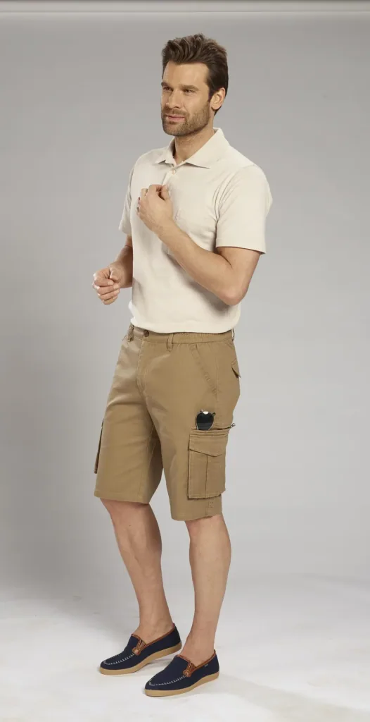 Cargo shorts with elastic waistband, color sand, size 54
