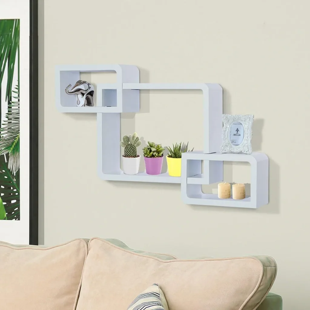 Cube shelf with 3 compartments