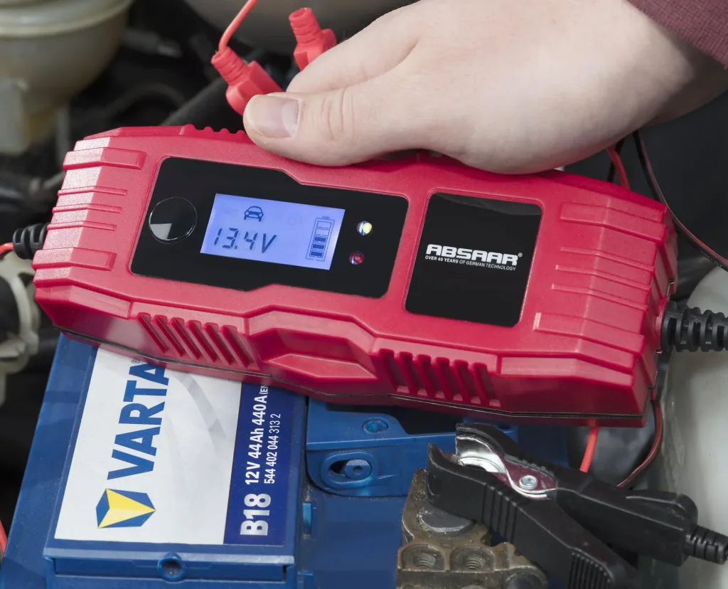 Battery charger 6/12 Volt - 4 Ampere