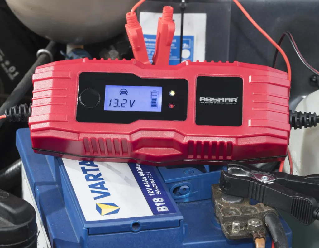 Battery charger 6/12 Volt - 4 Ampere