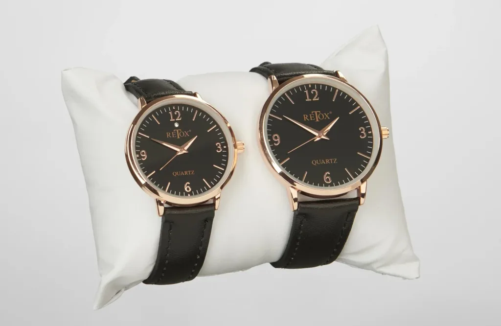 Elegant men's and women's watch set in rose gold look with genuine leather strap