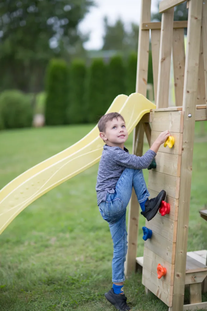 Giraffe play tower
