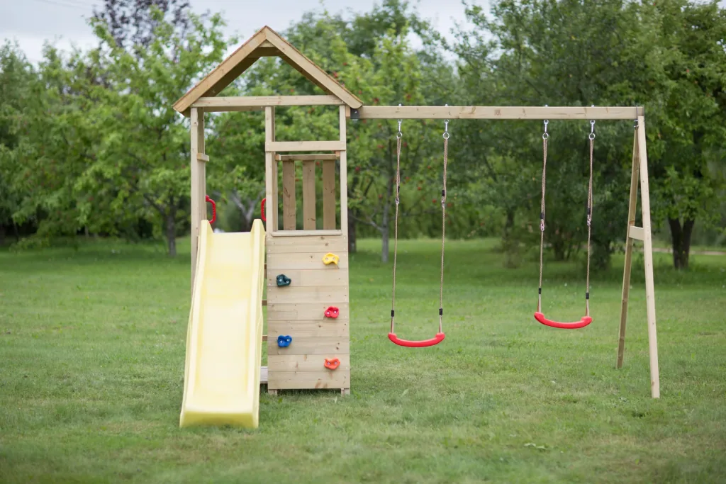 Giraffe play tower