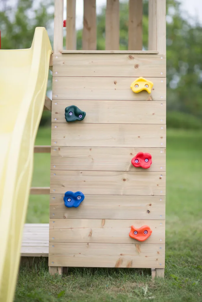 Giraffe play tower
