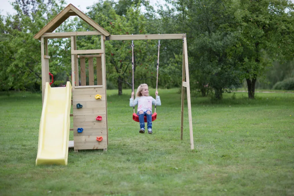 Pelican play tower