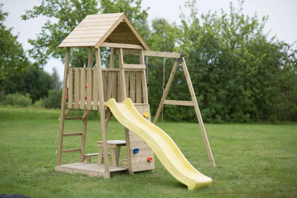 Pelican play tower