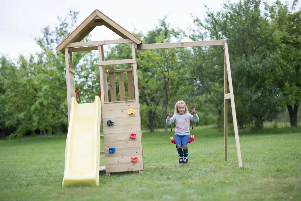 Pelican play tower