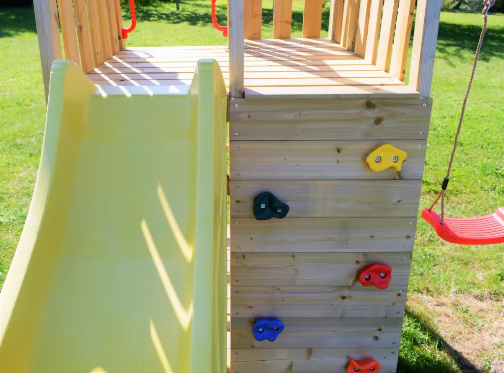 Pelican play tower