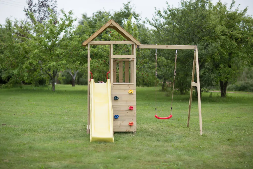 Pelican play tower