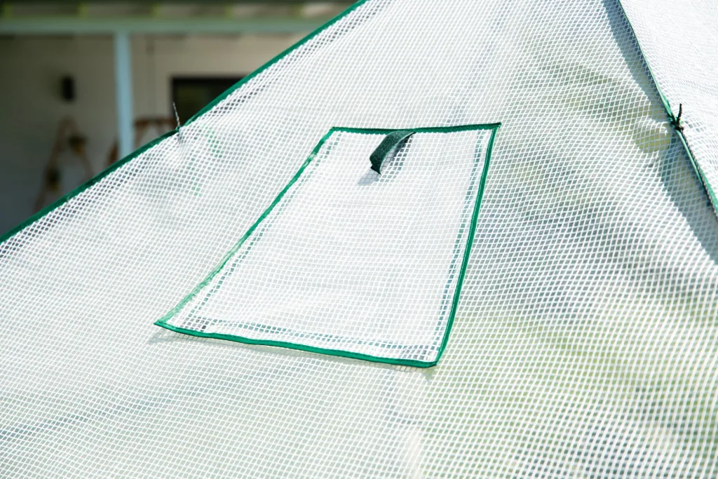 Polytunnel winter tent with floor pepperoni