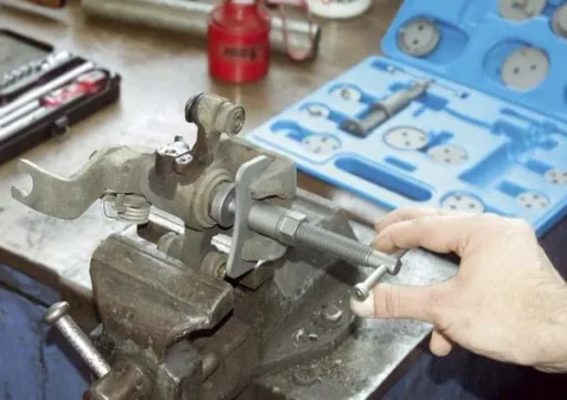 Brake piston reset set, 18 pieces, including plastic case