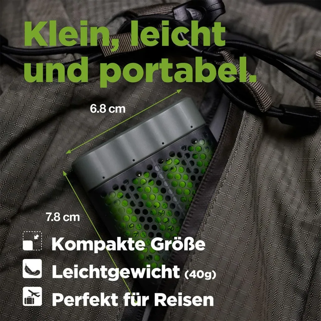 USB fast charger for 4 AA / AAA NiMH batteries including 4 ReCyko Mignon (AA) NiMH batteries with 2600 mAh