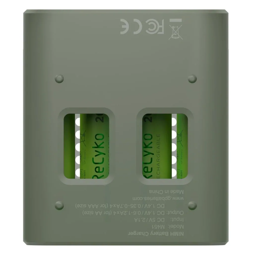 USB fast charger for 4 AA / AAA NiMH batteries including 4 ReCyko Mignon (AA) NiMH batteries with 2600 mAh