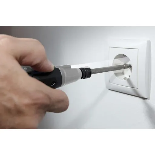 COMPACT HANDLE 3.6V LI-ION SCREWDRIVER WITH LED LAMP AND USB CHARGING CABLE