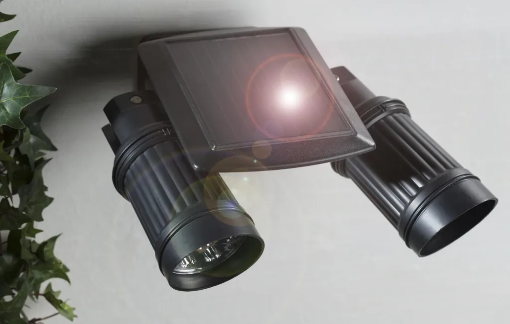 Double solar spotlight with motion detector