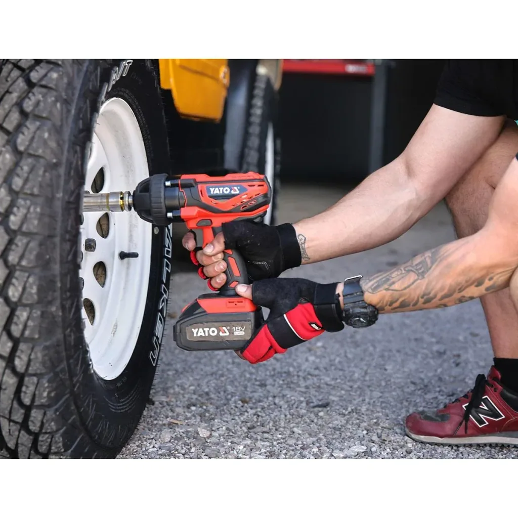 Cordless impact wrench including case, battery and charger - 18V - 300Nm