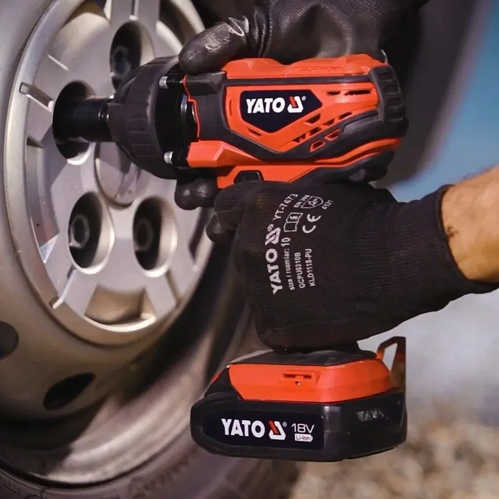 Cordless impact wrench including case, battery and charger - 18V - 300Nm