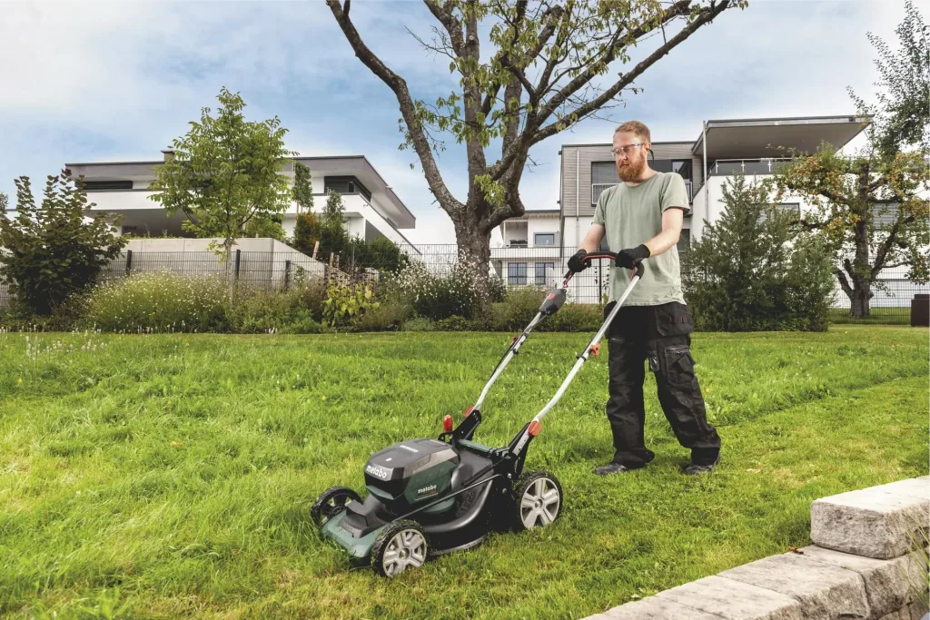 Cordless lawn mower RM 36-18 LTX BL 46 2x 5.2 Ah, charger ASC 145 Duo