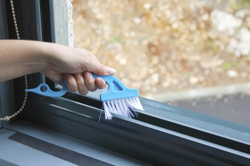 Window frame brush 2-in-1