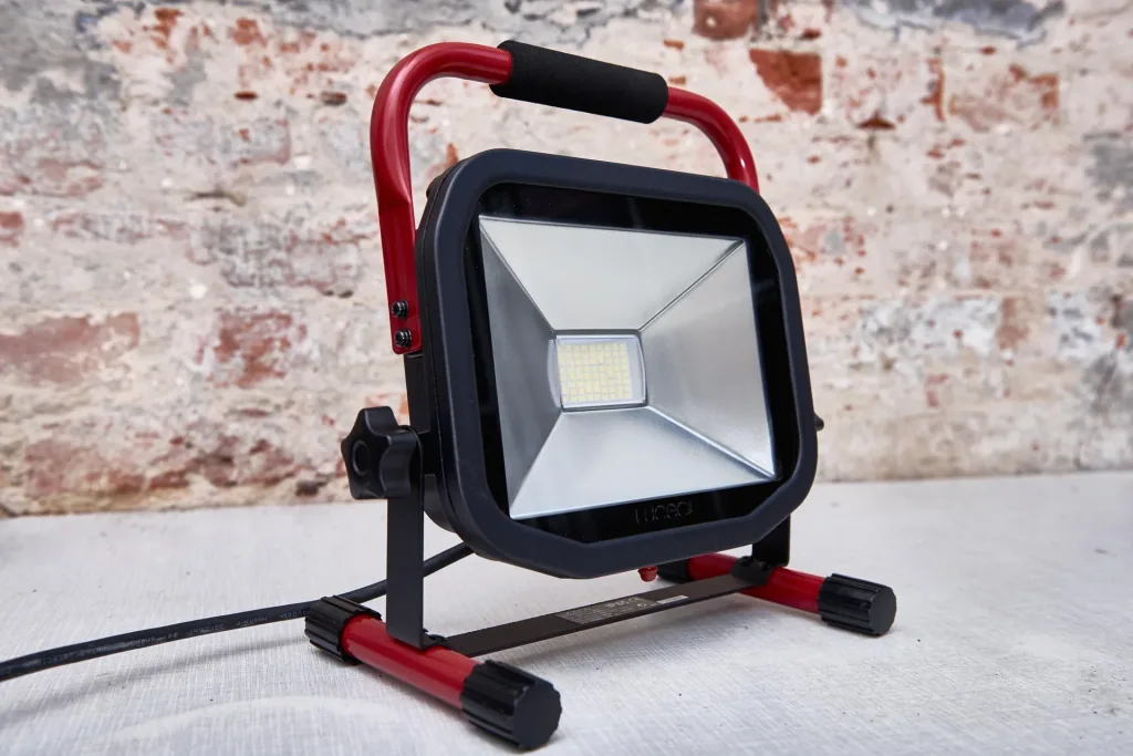 Flat LED construction spotlight with 38 watts