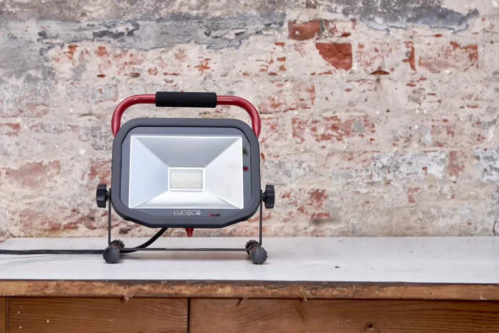 Flat LED construction spotlight with 38 watts