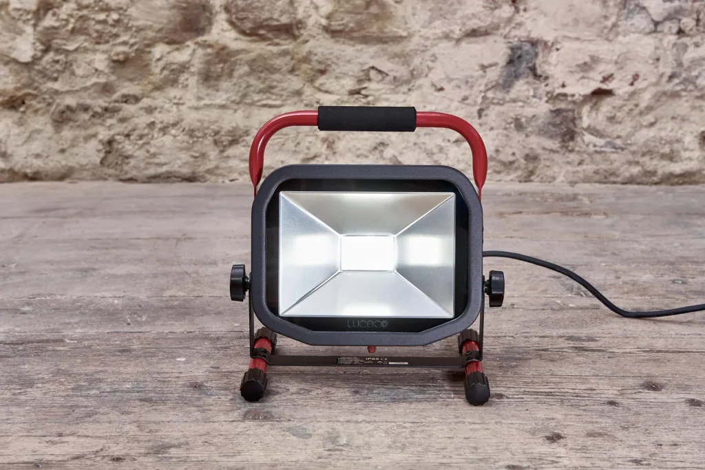 Flat LED construction spotlight with 38 watts