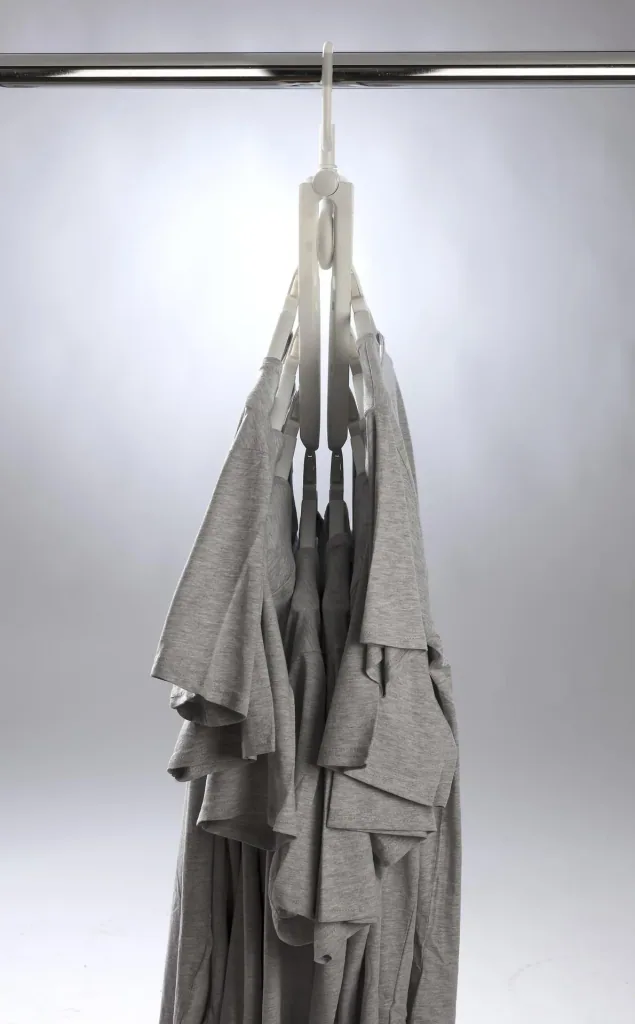 Space-saving hanger