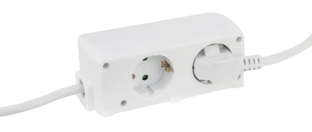 Compact power strip BiniPlus 6i with 2 earthed and 4 Euro sockets