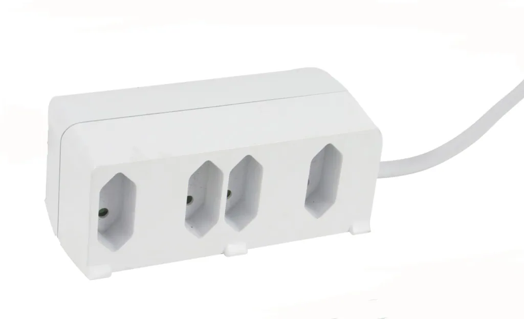Compact power strip BiniPlus 6i with 2 earthed and 4 Euro sockets