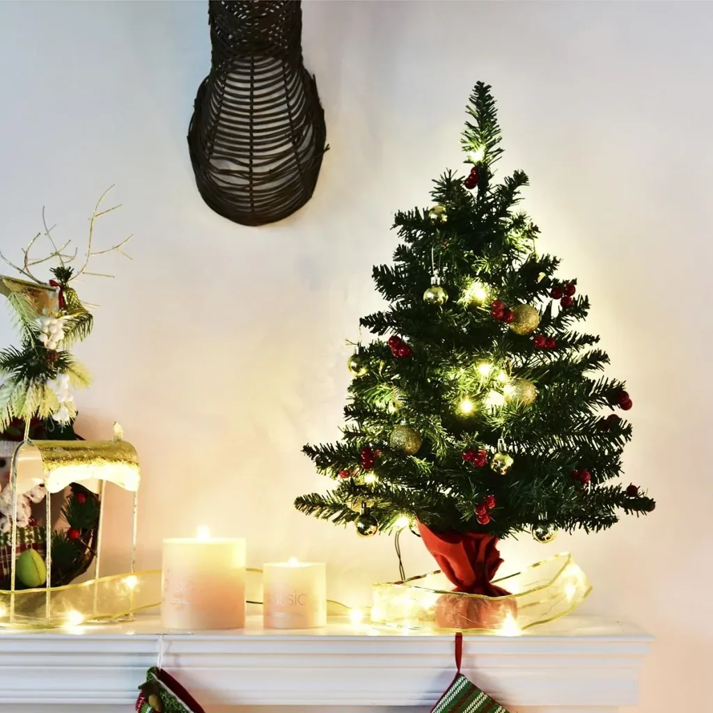 Christmas tree with holly berries green/red/gold