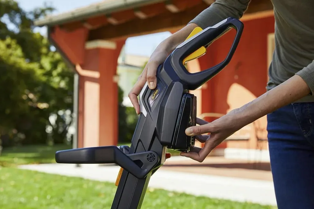Cordless grass trimmer "ATR 20 Li", with battery and charger