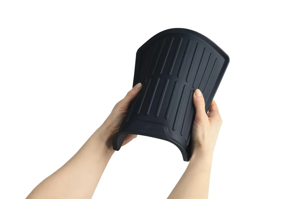 Silicone mat with cutting board
