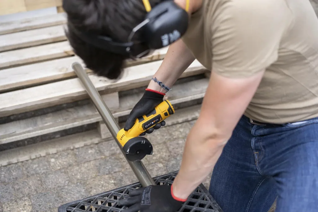 12V angle grinder 76mm (without battery and charger)