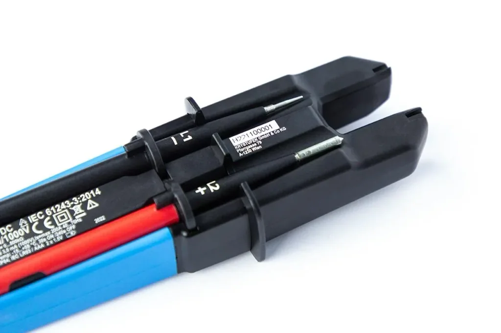 Current and voltage tester with LED/LCD display, up to 1500V DC, up to 1000V AC, up to 200A AC/DC