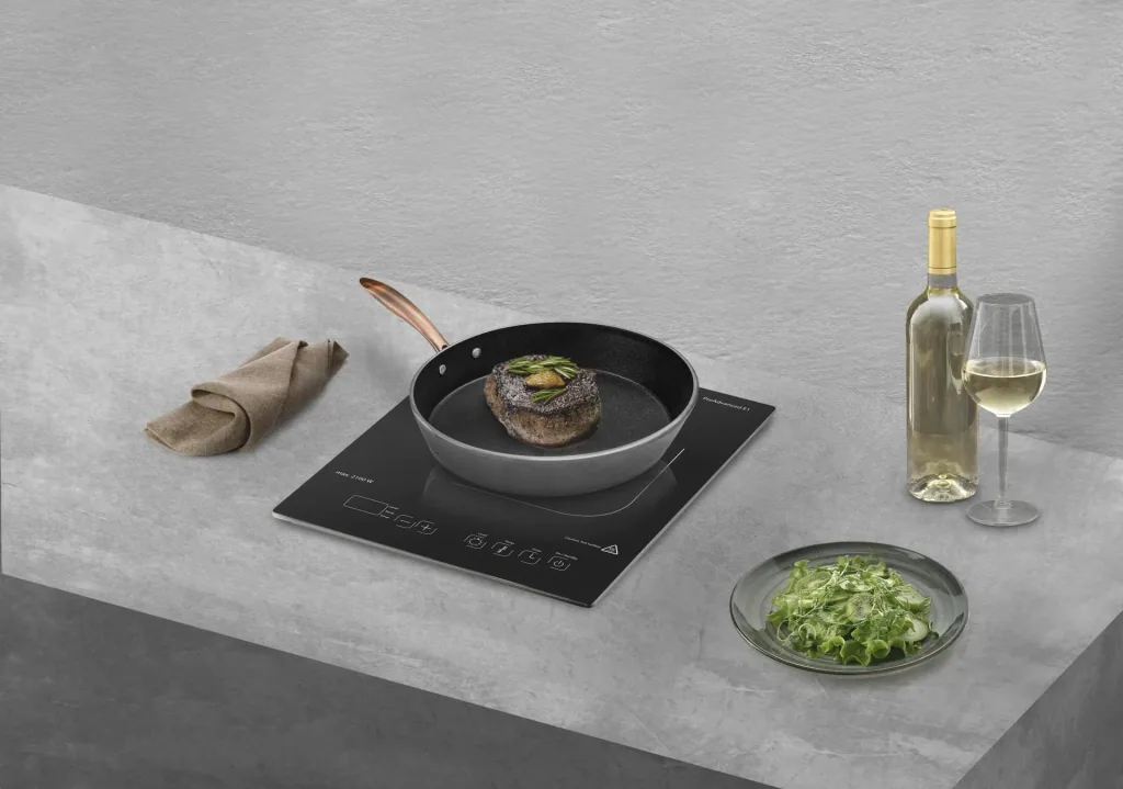Single induction hob "ProAdvanced E1", 12 temperature levels, Ø 12-24 cm, 2100 watts