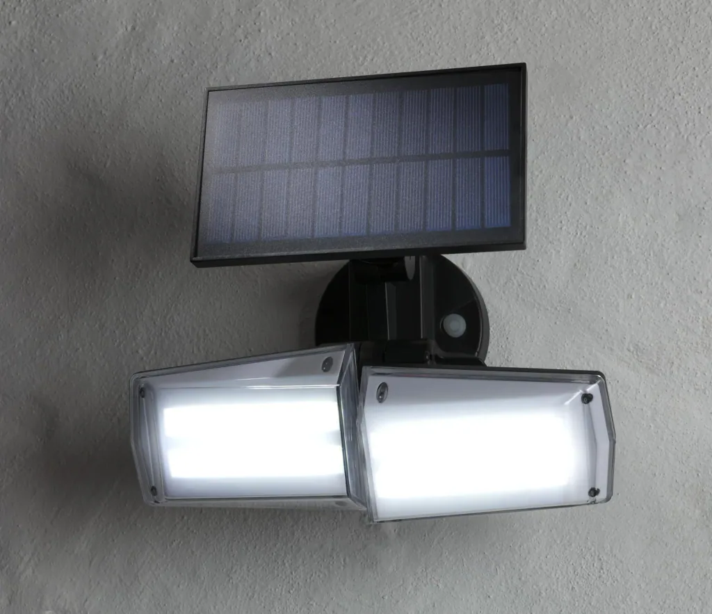 Solar LED floodlight with microwave sensor